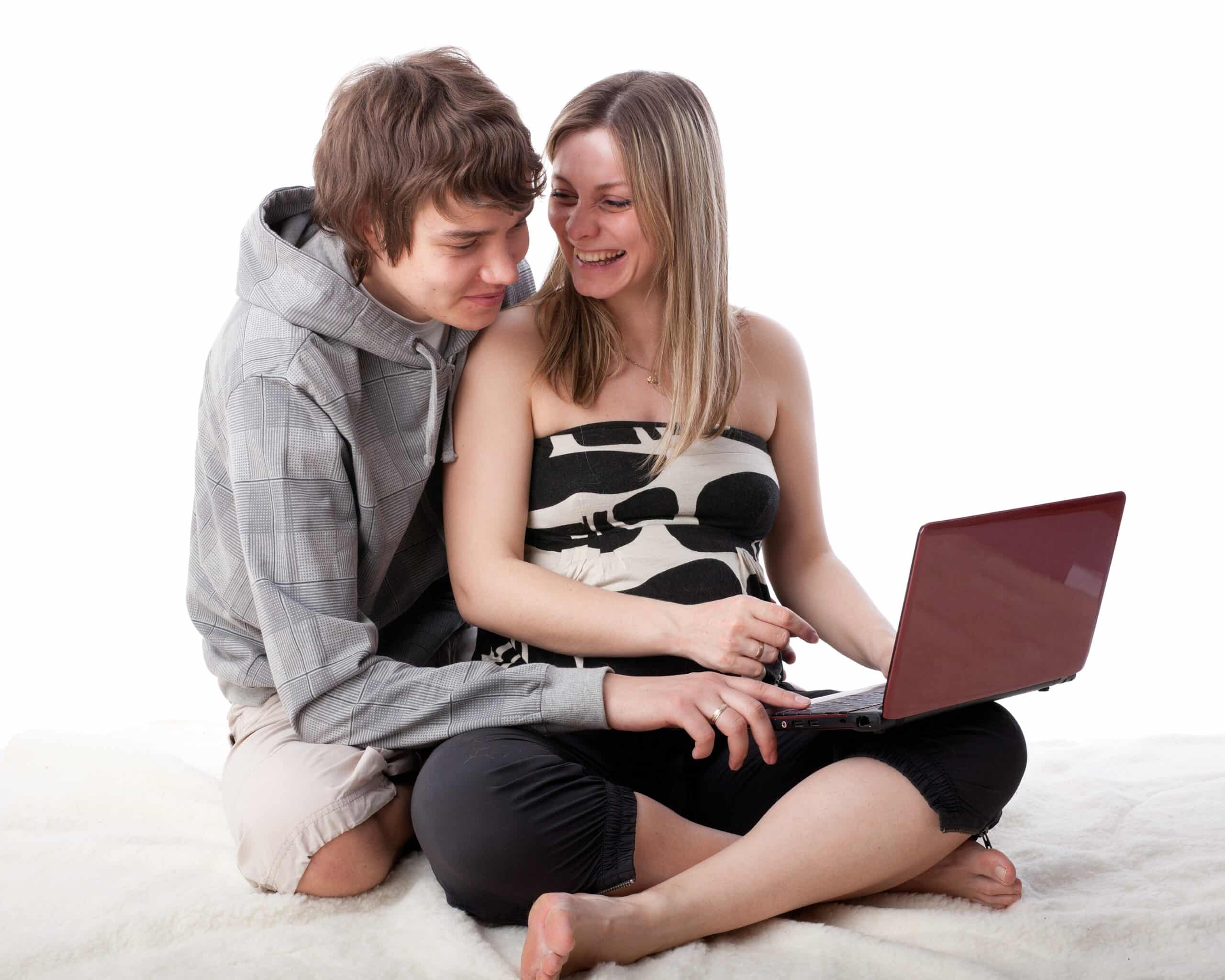 Hypnobabies Hypnobirthing Online Self-Study Demo - couple with laptop