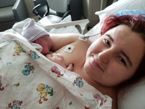 Hypno-mom Victoriaand newborn laying in hospital bed